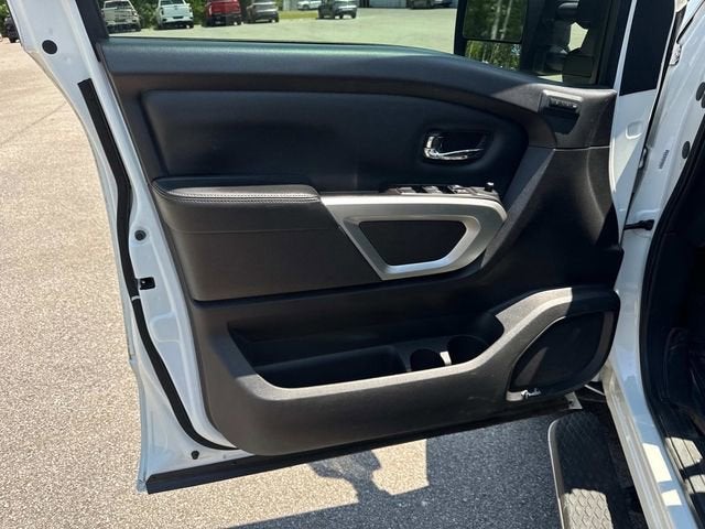 2020 Nissan TITAN Crew Cab SL 4x4
