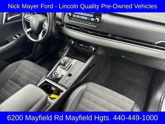 2024 Mitsubishi Outlander Base