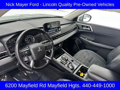 2024 Mitsubishi Outlander Base