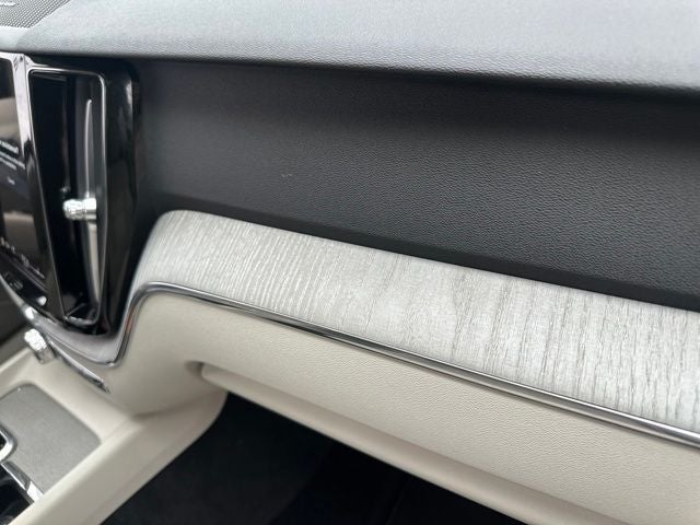 2025 Volvo XC60 Plug-In Hybrid T8 Plus