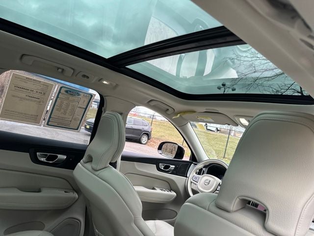 2025 Volvo XC60 Plug-In Hybrid T8 Plus