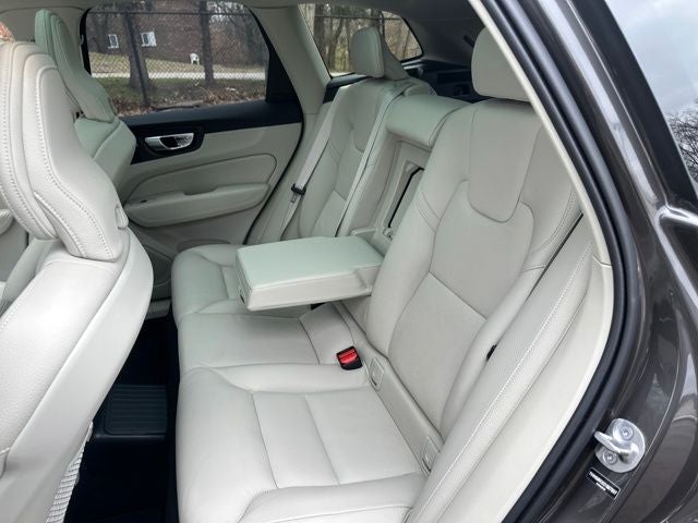 2025 Volvo XC60 Plug-In Hybrid T8 Plus