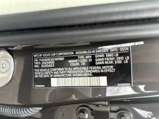 2025 Volvo XC60 Plug-In Hybrid T8 Plus