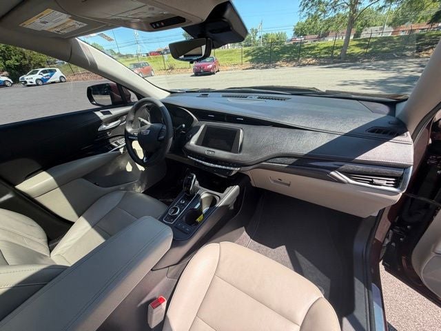 2022 Cadillac XT4 Premium Luxury