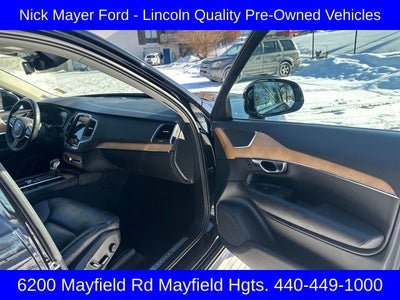 2022 Volvo XC90 T6 Momentum