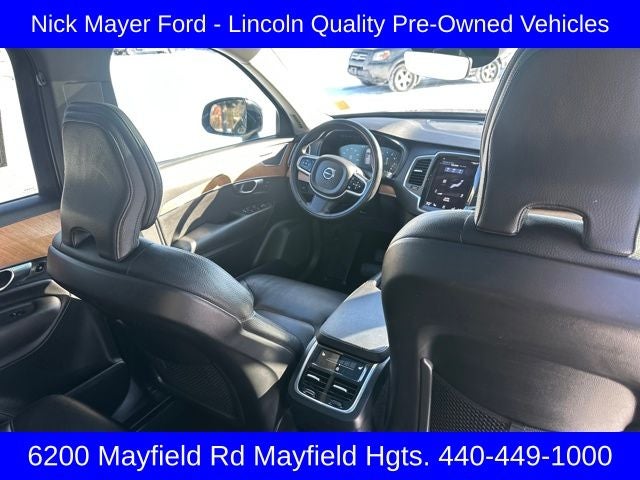 2022 Volvo XC90 T6 Momentum