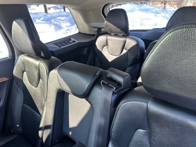 2022 Volvo XC90 T6 Momentum