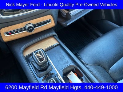 2022 Volvo XC90 T6 Momentum