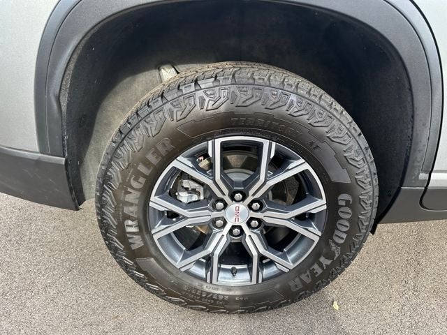 2024 GMC Acadia AT4