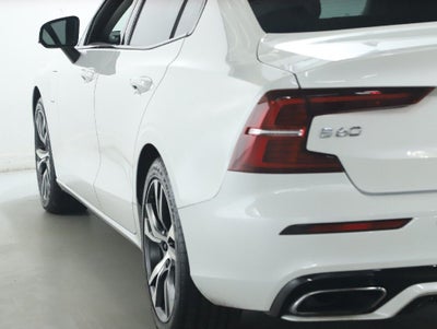 2022 Volvo S60 Recharge Plug-In Hybrid T8 R-Design Expression